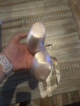 Load image into Gallery viewer, Bloch Balance Lisse Pointe shoe 5xxx