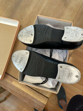 Load image into Gallery viewer, Bloch Black Tap Shoes 7M
