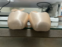 Load image into Gallery viewer, New Mirella Whisper Pointe Shoes
