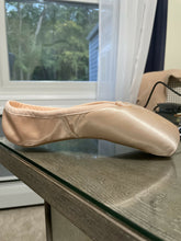 Load image into Gallery viewer, New Mirella Whisper Pointe Shoes
