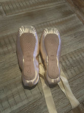 Load image into Gallery viewer, Bloch Balance Lisse Pointe shoe 5xxx
