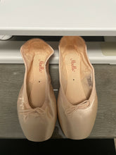 Load image into Gallery viewer, New Mirella Whisper Pointe Shoes
