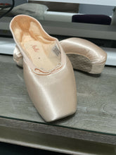 Load image into Gallery viewer, New Mirella Whisper Pointe Shoes
