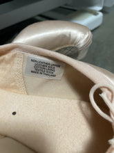 Load image into Gallery viewer, New Mirella Whisper Pointe Shoes
