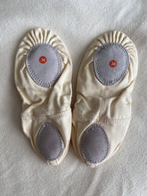 Load image into Gallery viewer, New Ballet Shoes Size 3
