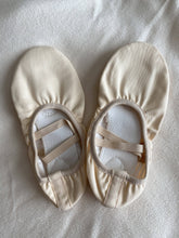 Load image into Gallery viewer, New Ballet Shoes Size 3
